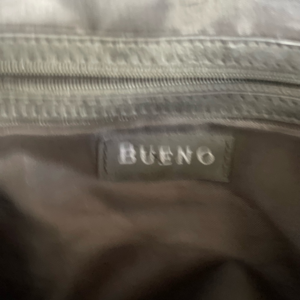 BUENO CONVERTIBLE BAG-Black. Carry Handle & Adjustable Strap. Zippered close. - Picture 4 of 9